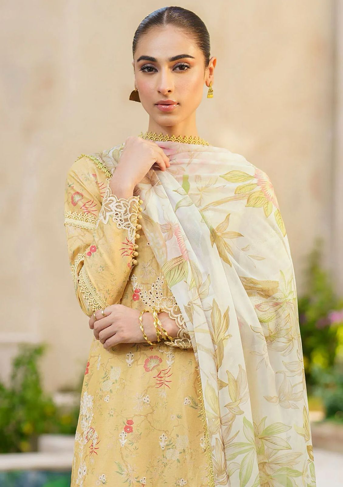 Iznik Luxury Embroidered Lawn 3 Pc SFL-09 SBR