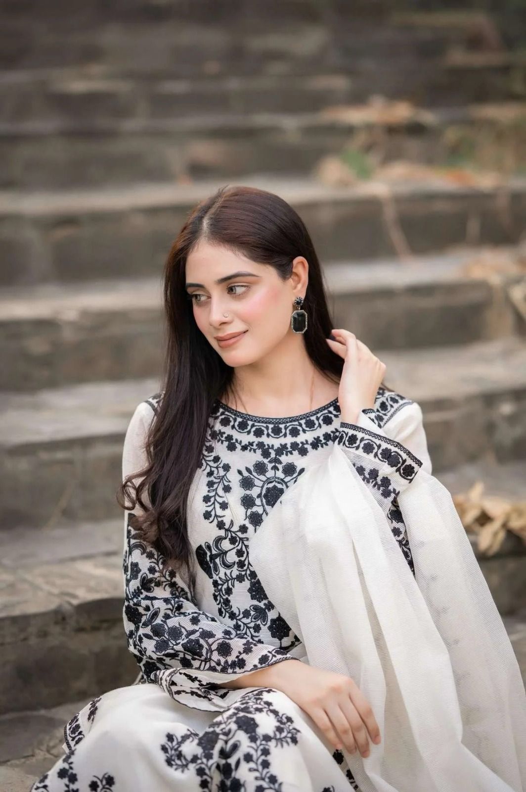 AGHA NOOR 3 PC EMBROIDERED LAWN SUIT FJ